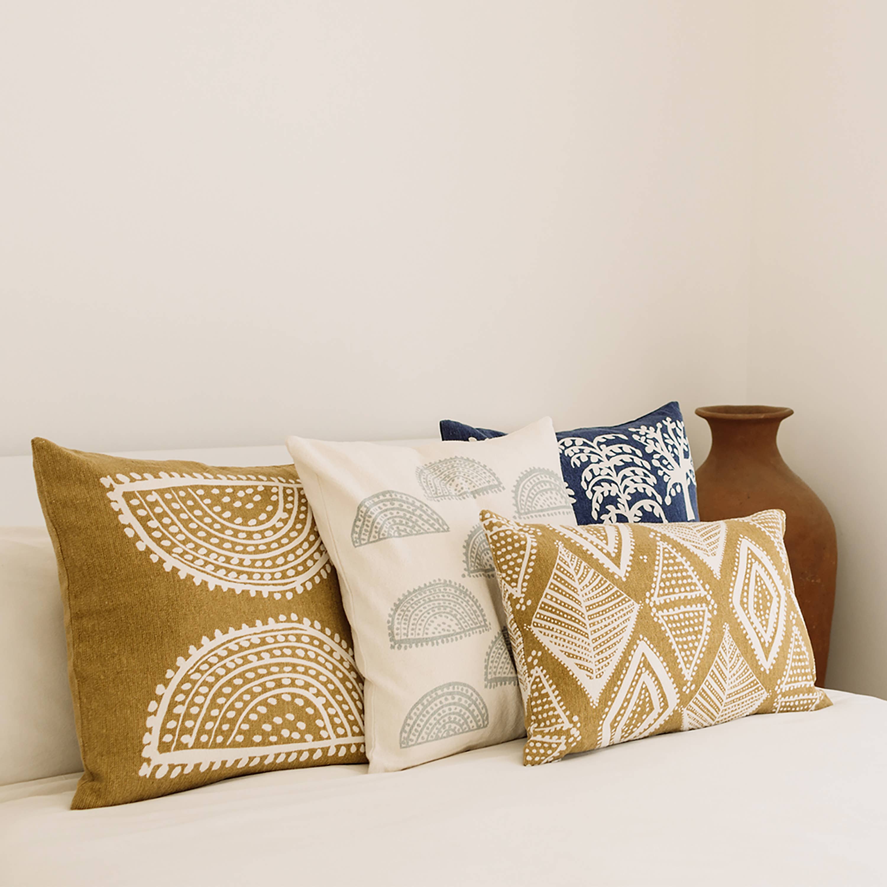 NAKI & SSAM INC. - Wholesale Throw Pillow Cover - Meraki Collection 24in.x14in. Gond Art-Inspired Arabesque20
