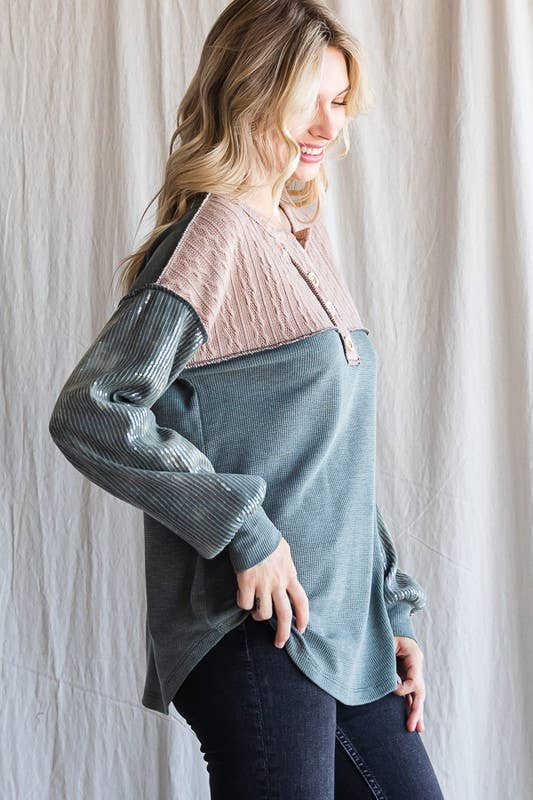 Vanilla Monkey - Venta al por mayor Jersey corto de punto - Mujer - Top con botones delanteros y bloques de color Plus1