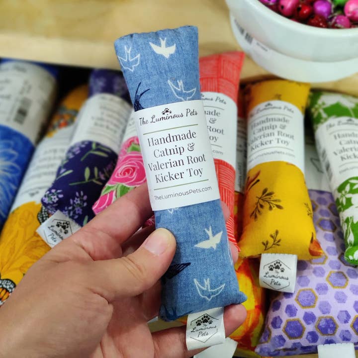 The Luminous Pets - Vendita all'ingrosso Giocattolo - Gatti - Giocattoli per gatti con erba gatta e radice di valeriana | Calciatori per gatti | Gatti cosmici6