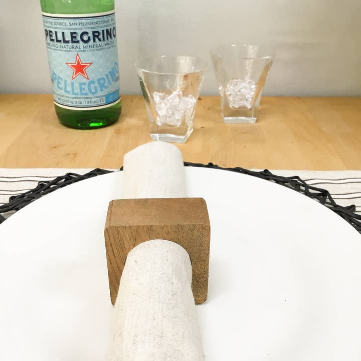 India Handicrafts Inc - Vente Rond de serviette - Anneau de serviette carré en bois de manguier1