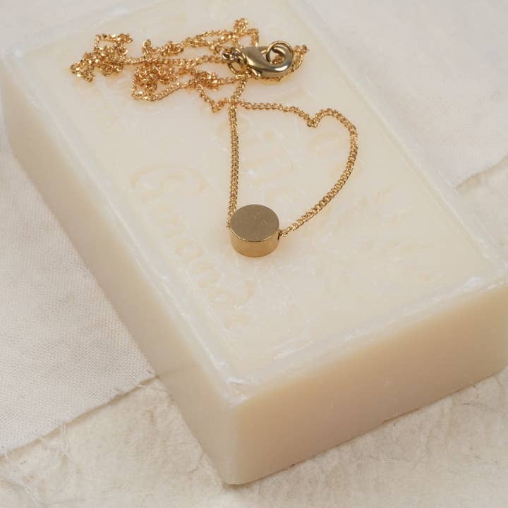 BRASSCAKE Jewelry – Großhandel Kette mit Anhänger/Charm – FULL MOON HALSKETTE // Messing, Schmuck, Nachhaltig, Gold