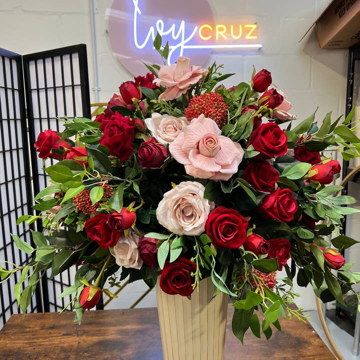 IVY CRUZ - Wholesale Artificial Flowers - Dusty Pink Centrepiece, Pink And Red Wedding Centrepiece5