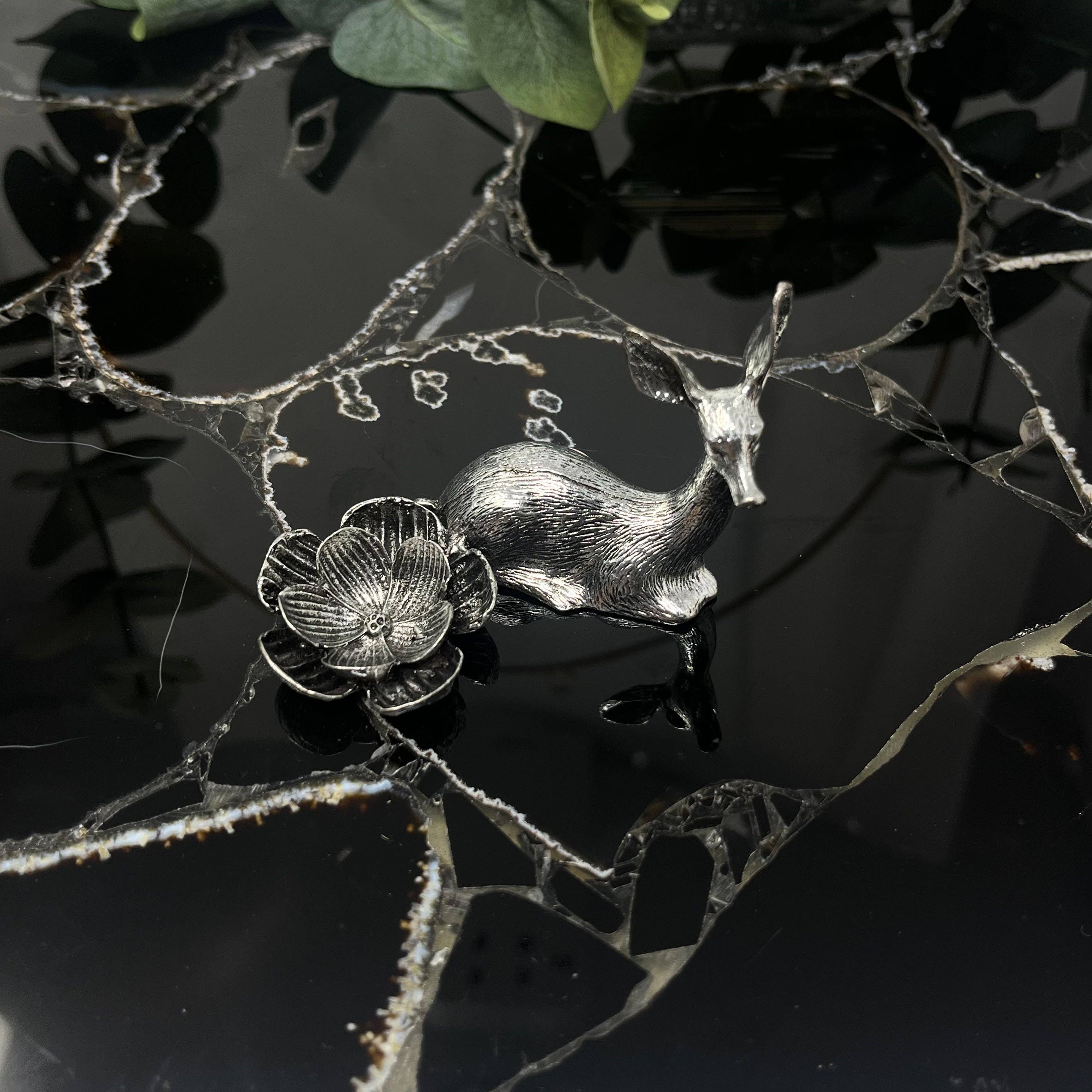 The Crystal Tabby – Großhandel Tischdeko – Silberner Hirsch Kugelständer2