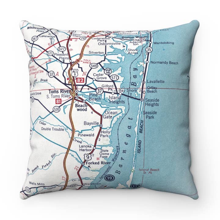 Coussin décoratif carte de Barnegat Bay New Jersey pour la vente par Daisy Mae Designs