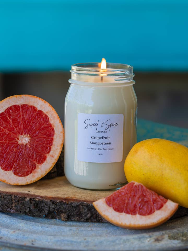 Bougie en cire de soja au pamplemousse et mangoustan pour la vente par Sweet & Spice Candles