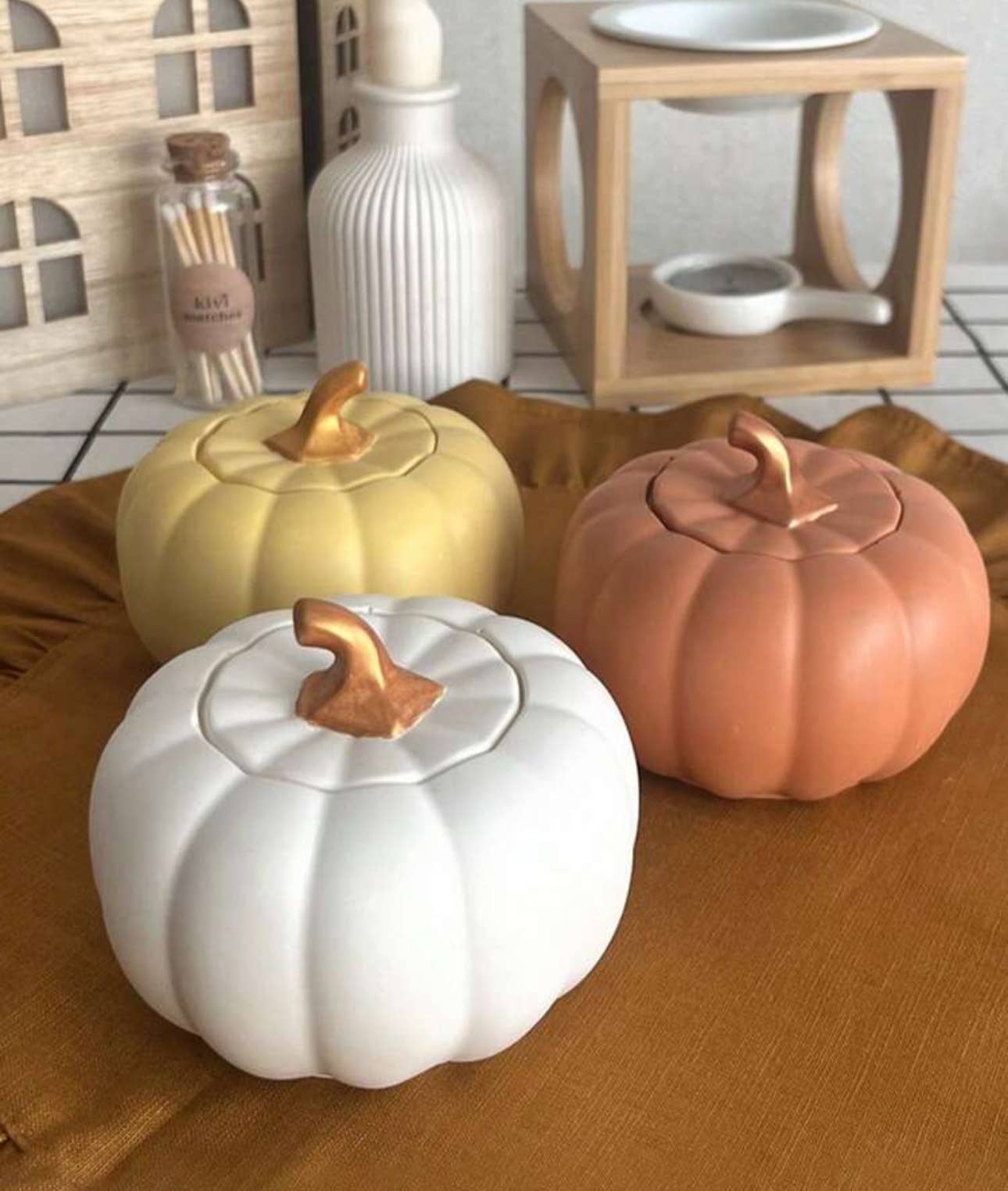 Aristocrat Creation – Großhandel Kerze im Glas / gefüllte Kerze – Herbstlicher Kürbis-Kerzenhalter aus Zement4