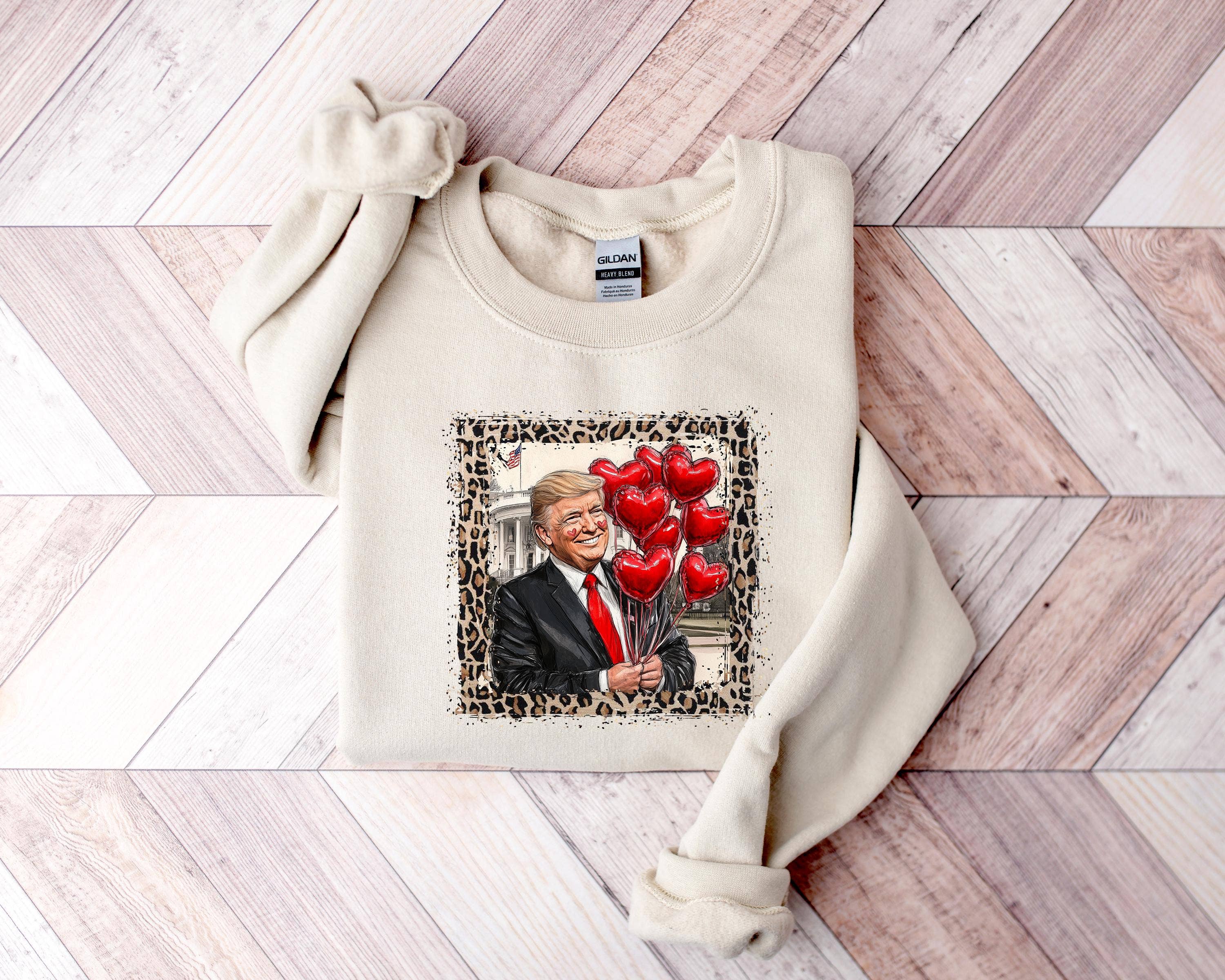 NVC Ecommerce LLC - Vente T-shirt à imprimés – femme - T-shirt de Saint-Valentin Trump, Sweat-shirt Trump est mon Valentin0