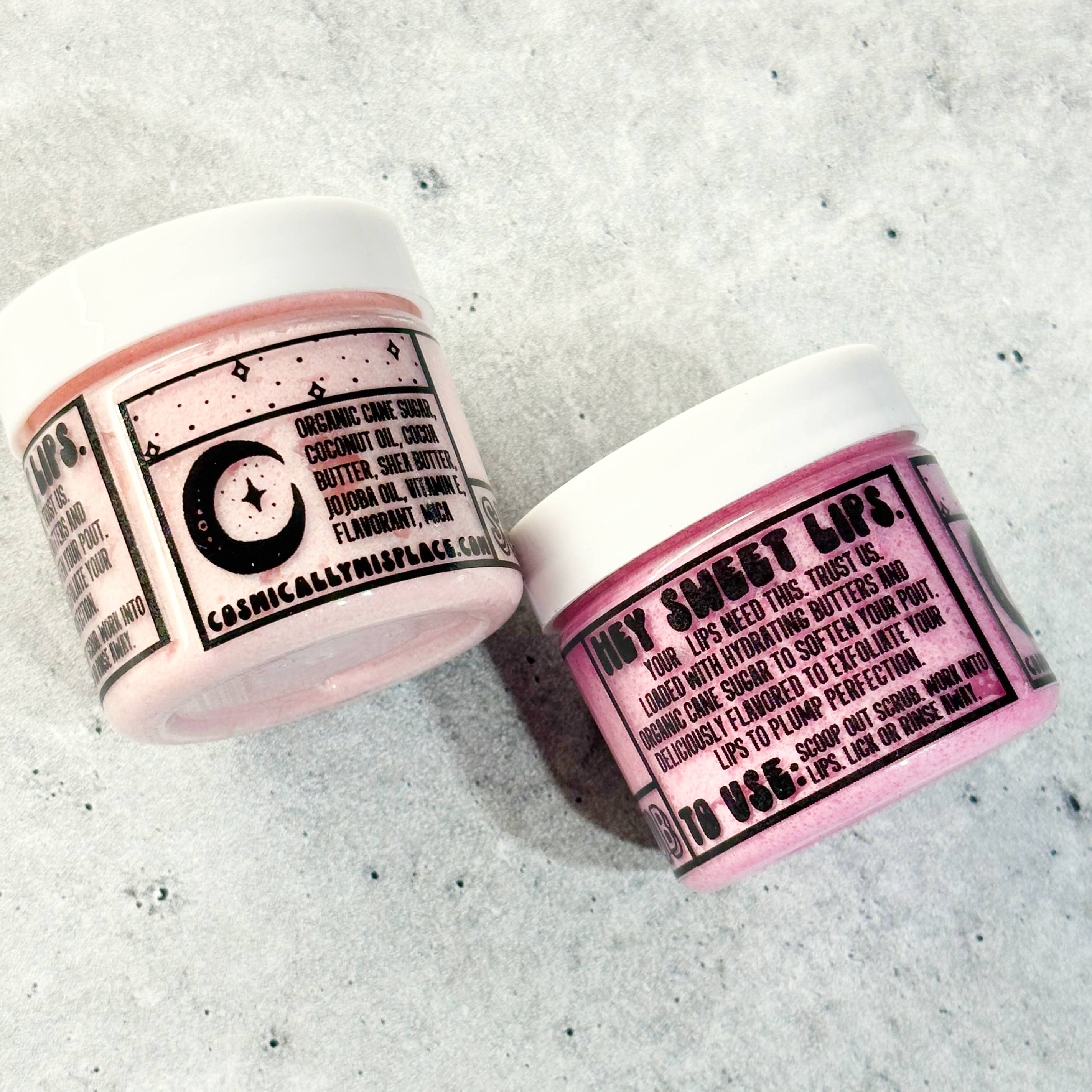 Cosmically Misplaced - Vente Gommage à lèvres - Gommage pour les lèvres - Cacao, beurre de karité, huile de jojoba et vitamine E9