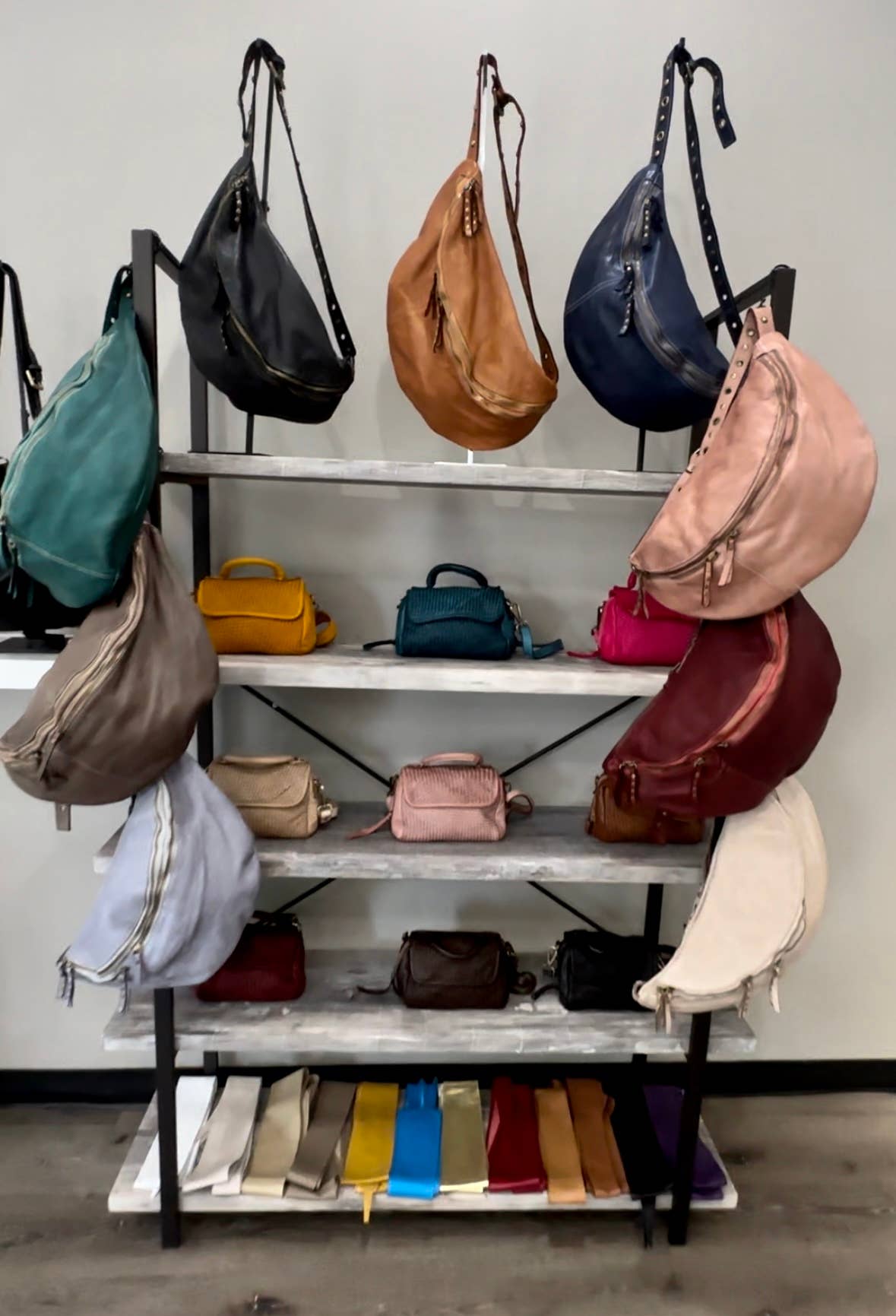 Bolsa Nova Handbags - Wholesale Crossbody Bag - Women's - Bella Large Leather Sling Bag4