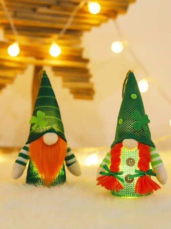 Statuette luminose di gnomi irlandesi per la vendita all'ingrosso da parte di CBE Inc