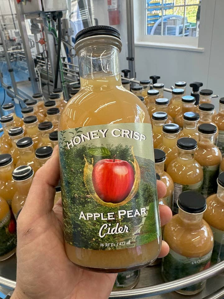 Sale-HoneyCrisp Apple- Pear Cider - 16 oz glass bottle for wholesale by ALLVIEW ORCHARDS