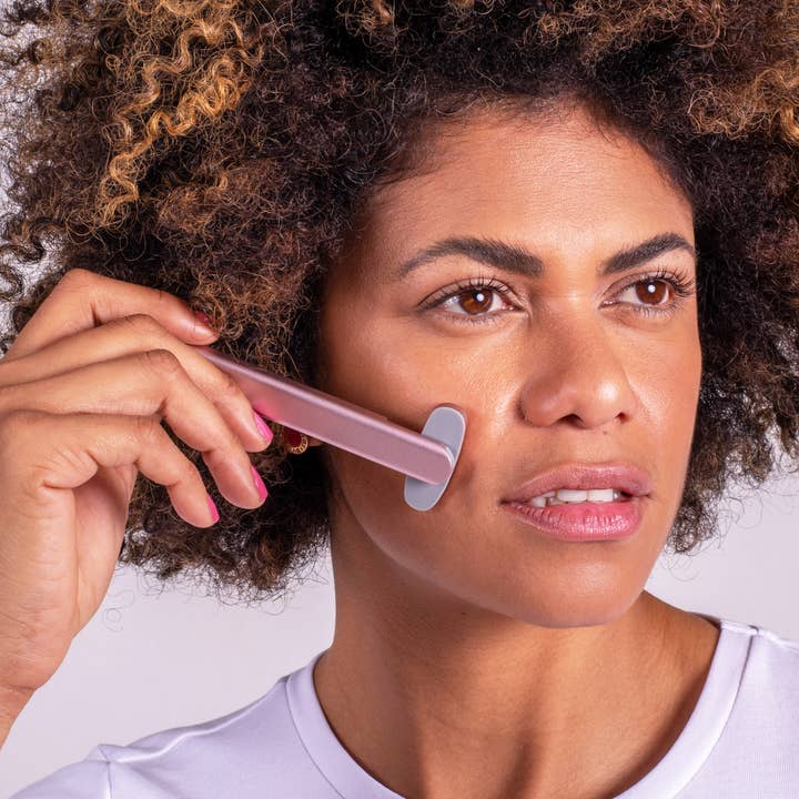 Sookskincare - Vente Appareil électrique pour soins de la peau - FixEye – appareil compact Sookskincare pour soin du contour des yeux et des lèvres3