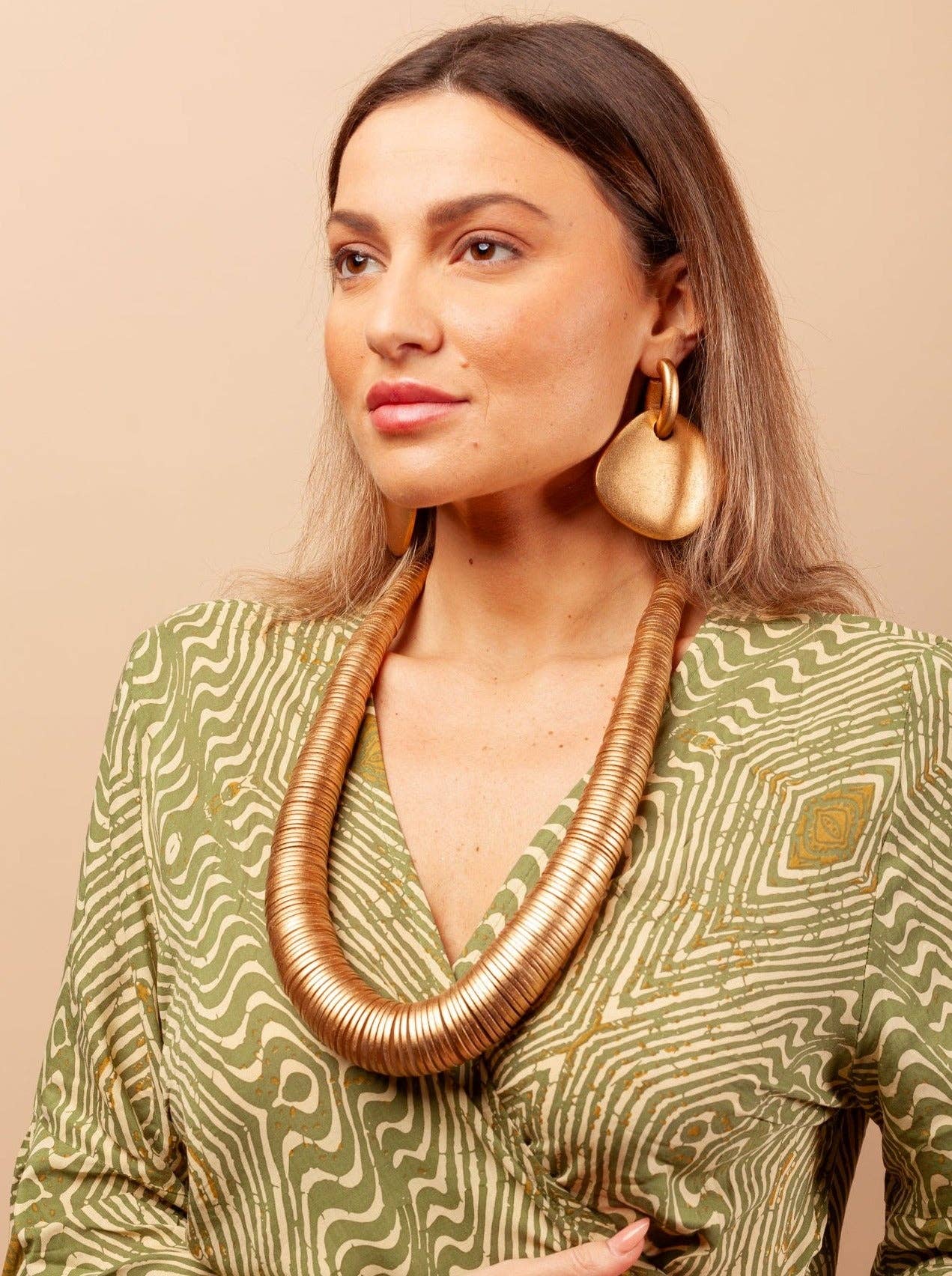 Bijondo – Engroshandel Perlehalskæde – Håndlavet lang halskæde i træ Taj Mahal Metallic0