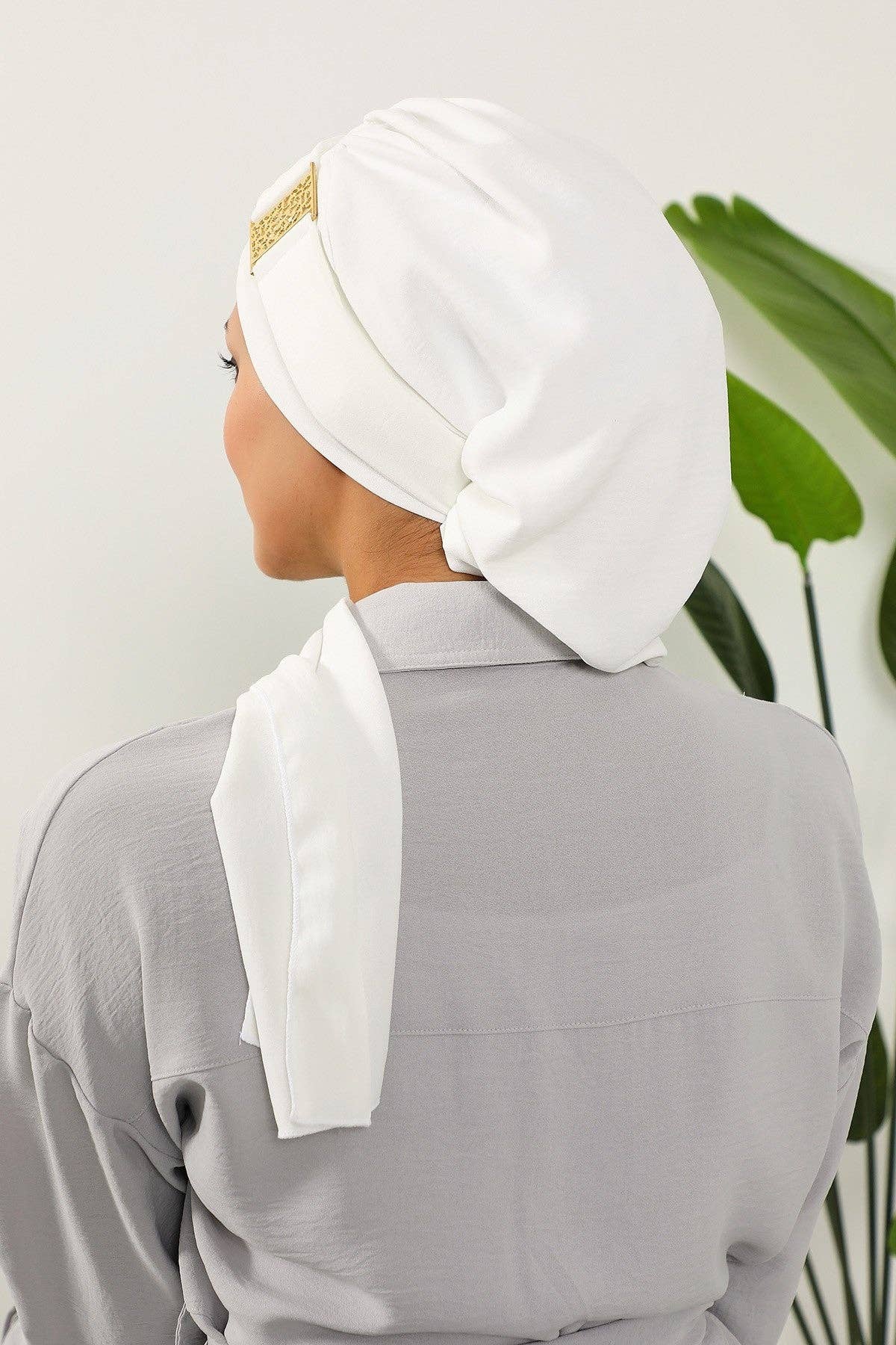 Aisha's Design – wholesale Hijab – Women’s – Modest Fashion Instant Aerobin Turban with Leopard Pattern Accessory, Pre-Tied Aerobin Hijab with Chic Metal Accessory,HT-11A71