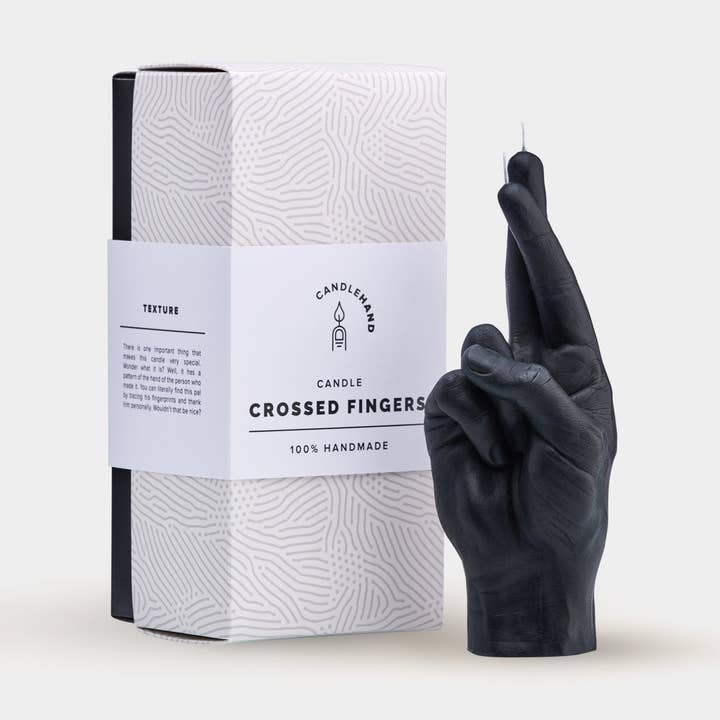 Handgeststearinljus - korsade fingrar för wholesale av The Brand Loft
