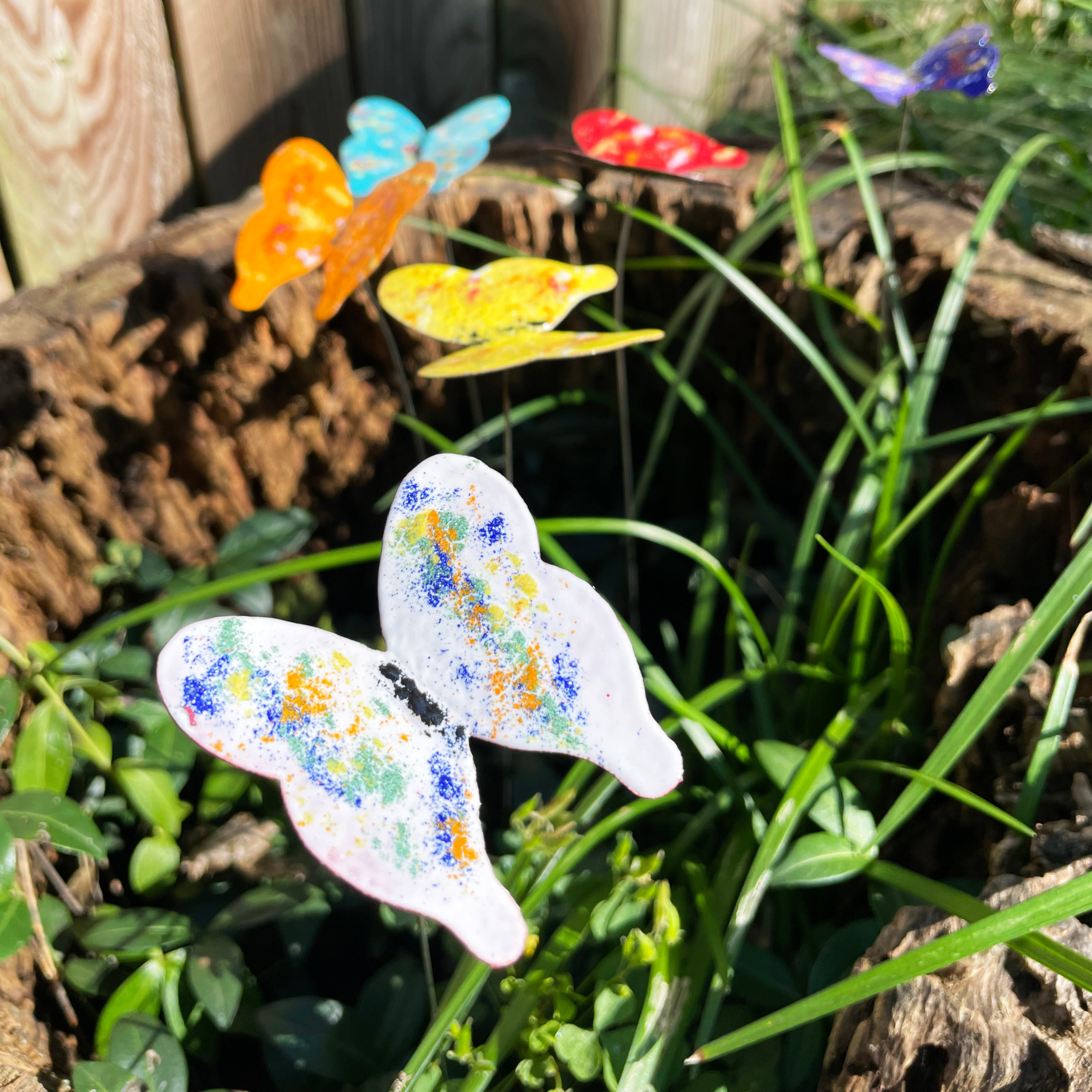 Clever Goods by Annabelle Noel Designs – Großhandel Pfosten/Pfähle – Mittlere Kupfer-Emaille-Schmetterlinge7