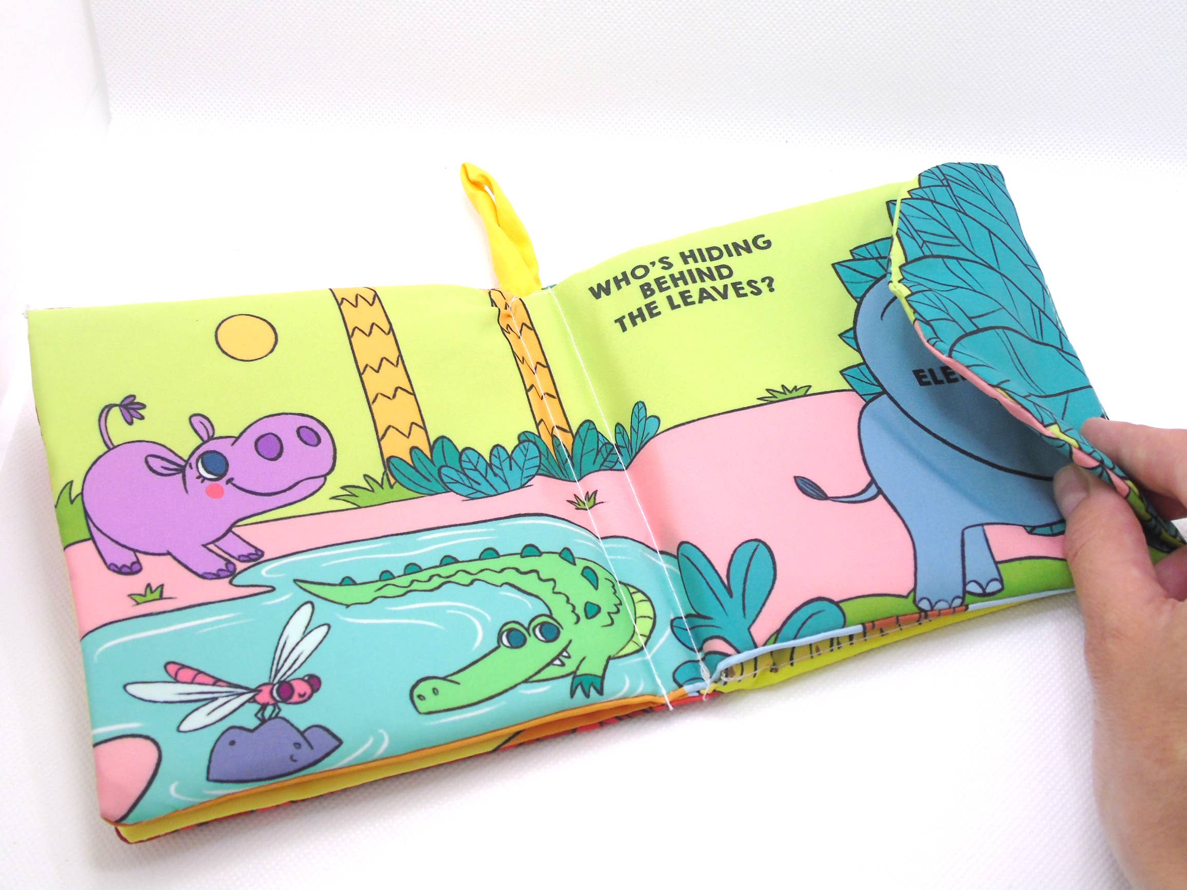 Editorial El Pirata – wholesale Baby- och småbarnsbok (0–2) – VEM GÖMMER SIG?: Tygbok med flikar1