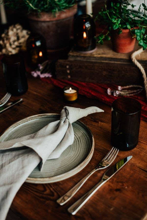 Old Green – wholesale Dinner & cloth napkin – Natural Linen Napkins3