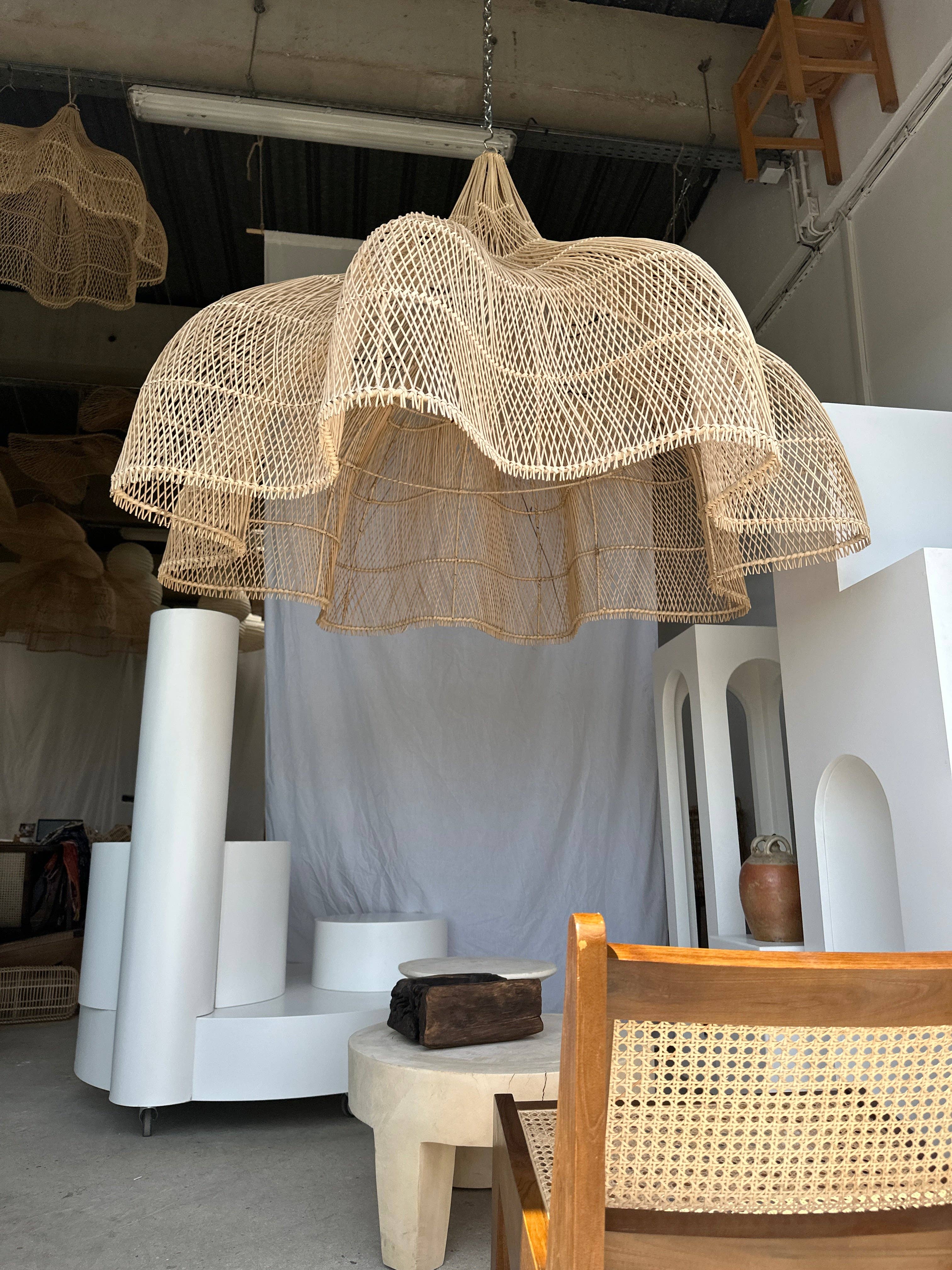 Office Objets - Wholesale Chandelier/Hanging Light - Immense rattan suspension in the shape of a flower, tulip, corolla H:1m; D:1m50180