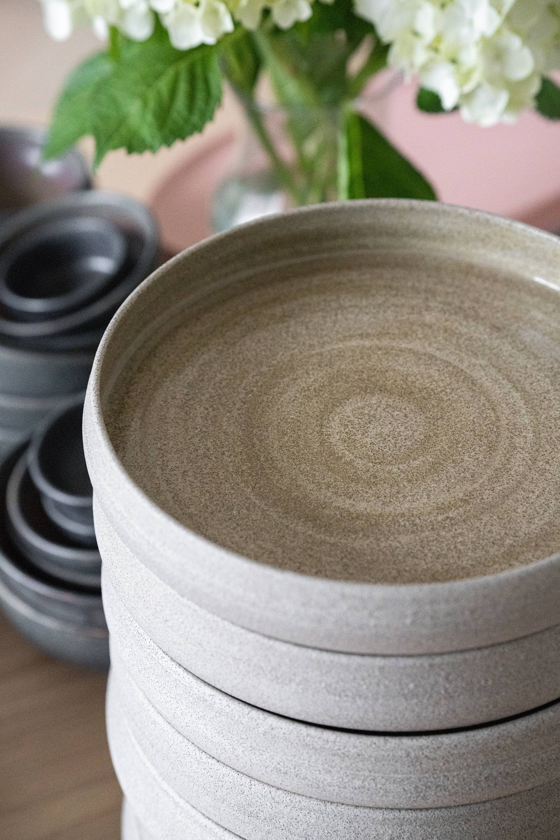 Creating Comfort Lab - Vente Assiette - Assiettes en faïence à bords hauts « Concrete »9