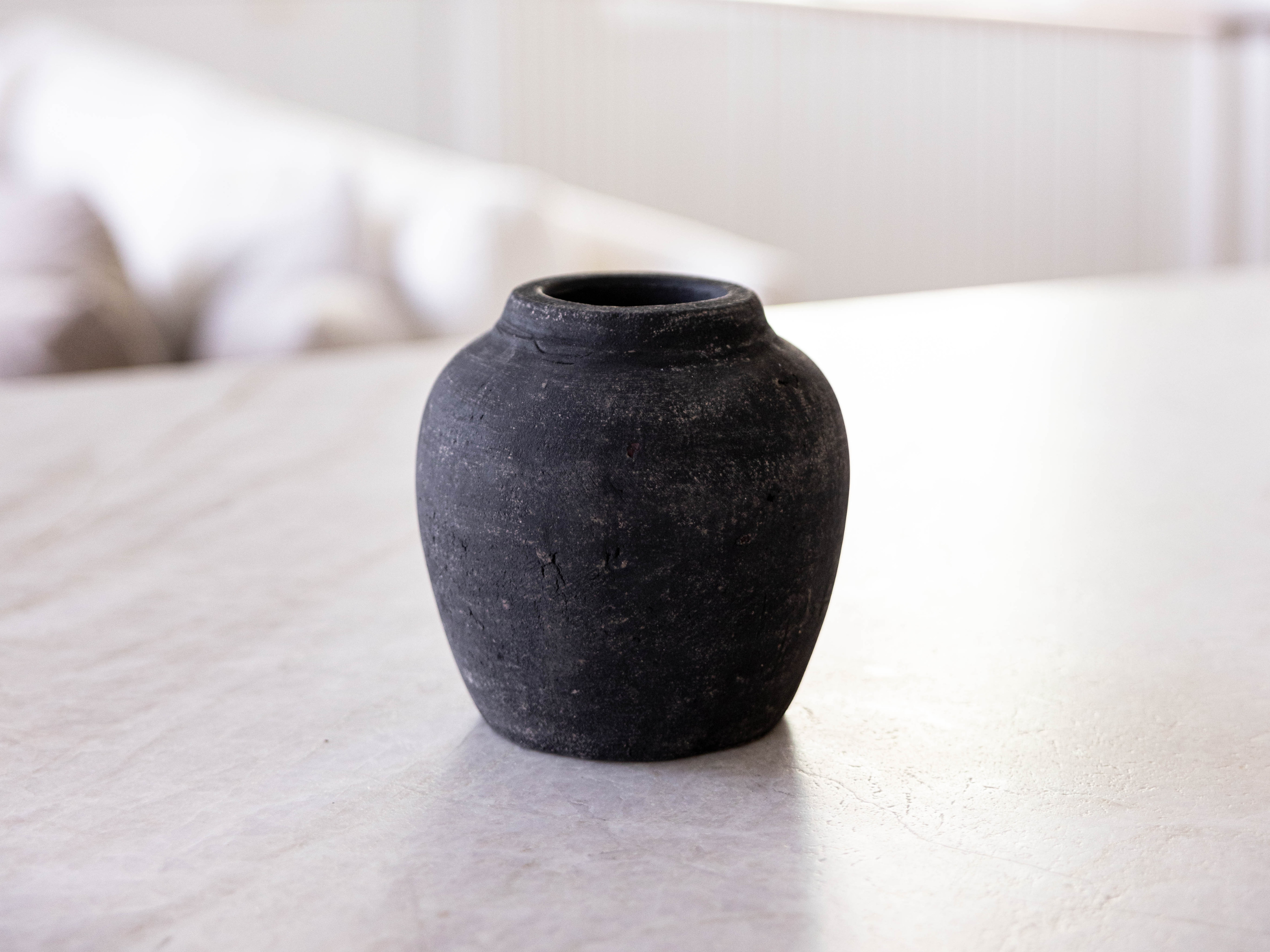 Luxe B Co - Wholesale Vase - Leon Black Wash Round Vase Small4