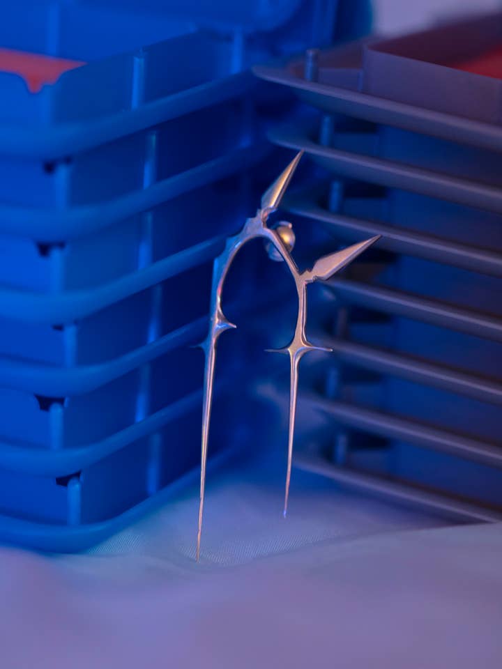 SixSpike #1 Boucle d'oreille signature Argent genderfull pour la vente par Marguerite Bones