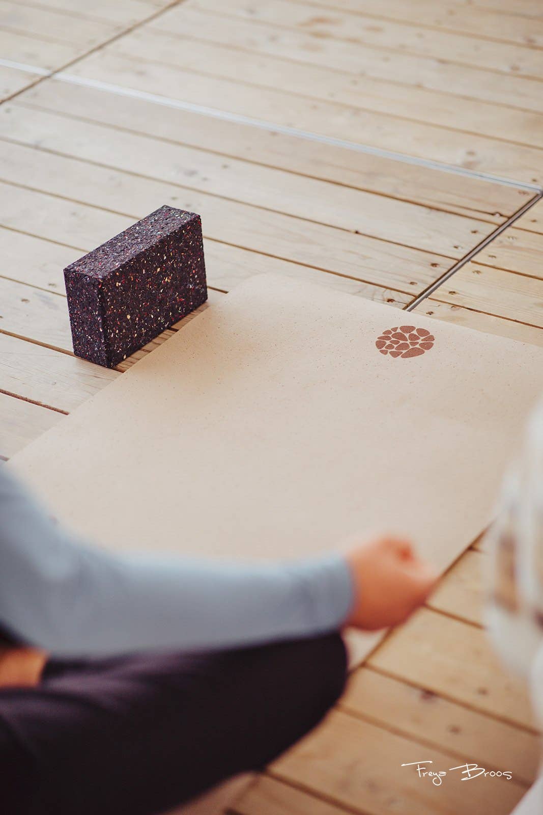 Pierre Sports - Wholesale Yoga Mat - Locust yoga mat - brown - stylish yet affordable - 0.75 kg4