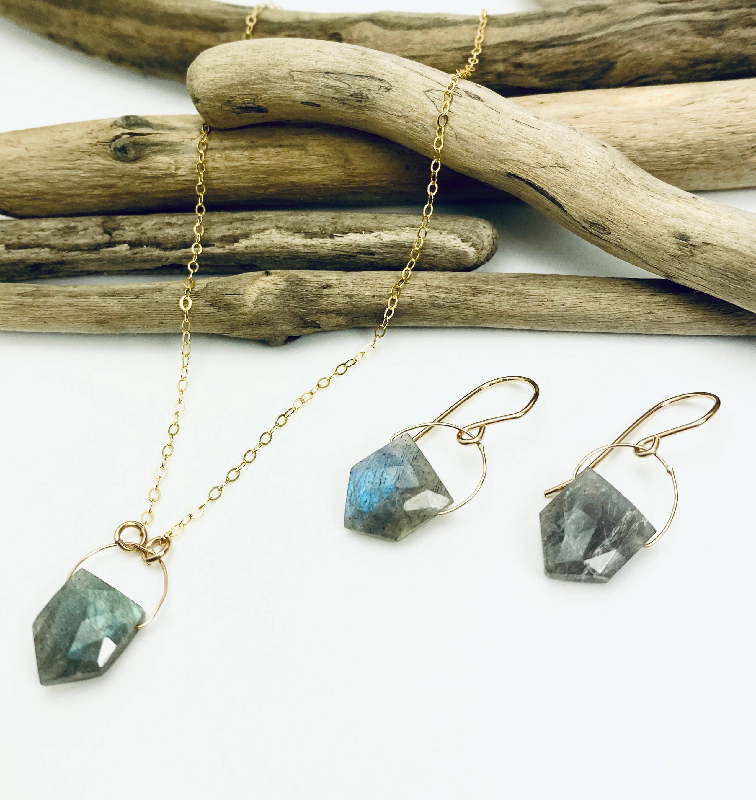 Laura J Designs - Wholesale Pendant/Charm Necklace - Labradorite Dagger Necklace