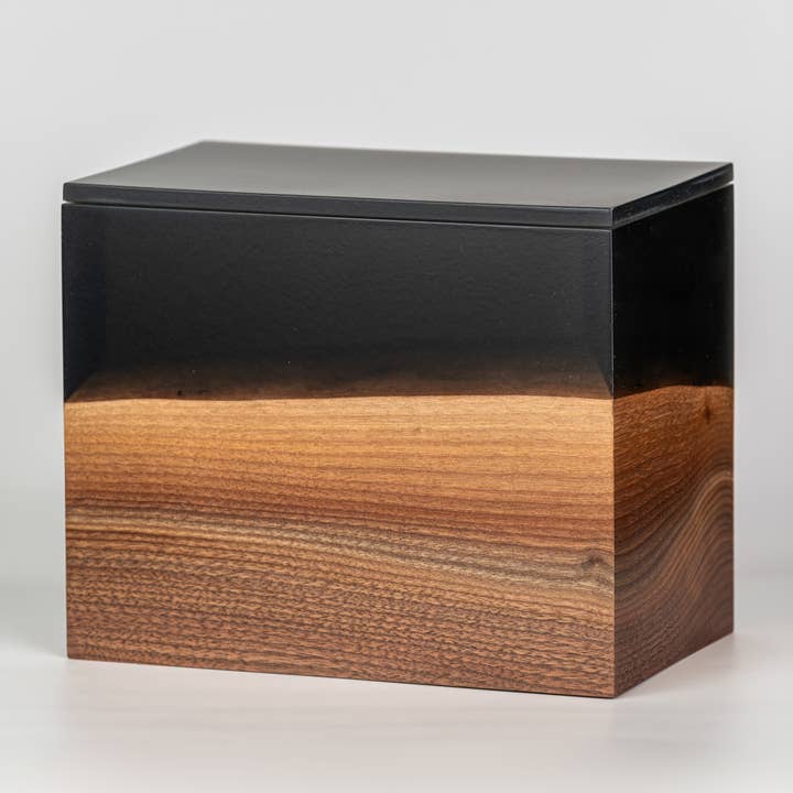 Windsor-træurnen - Urn 9 af 26 for engroshandel hos The Legacy Urn Company