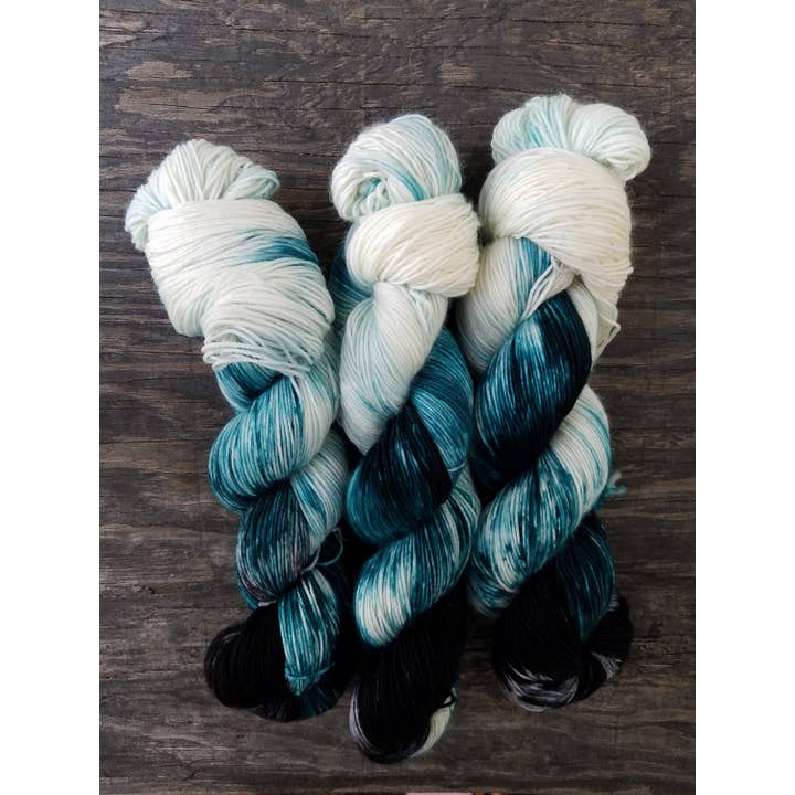 Profondeurs sous-marines pour la vente par Cornbread and Honey