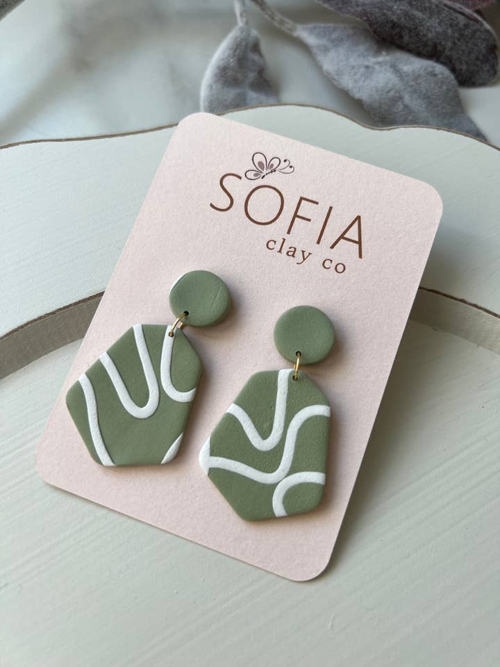 Dangles Scribbled, Brincos Artesanais, Brincos em Argila Polímero, Look Neutro por atacado de Sofia Clay Co.