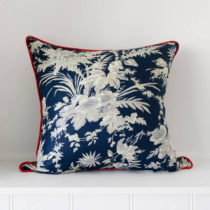 Housse de coussin décorative Mexican Painter - FLORAL BLUES pour la vente par Linen Connections