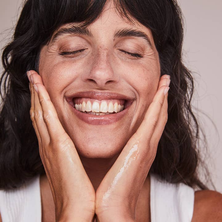 Kari Gran – Großhandel Gesichtsreinigung – Essential Cleansing Oil – sanftes und wirksames Reinigungsöl1