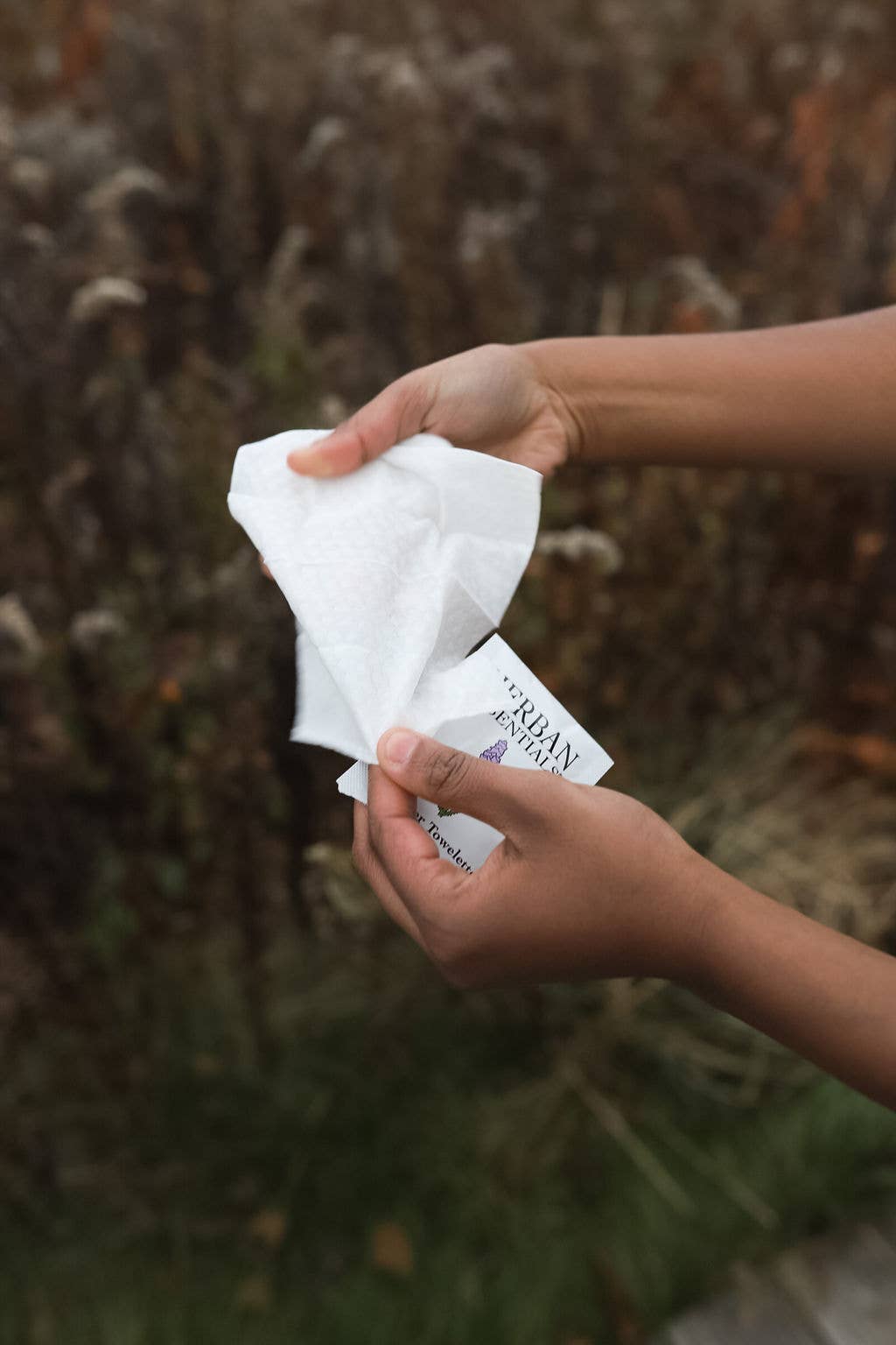 Herban Essentials - Vente Lingettes visage et corps - Lingettes Essentielles Assorties - 20 lingettes individuelles aux huiles essentielles2