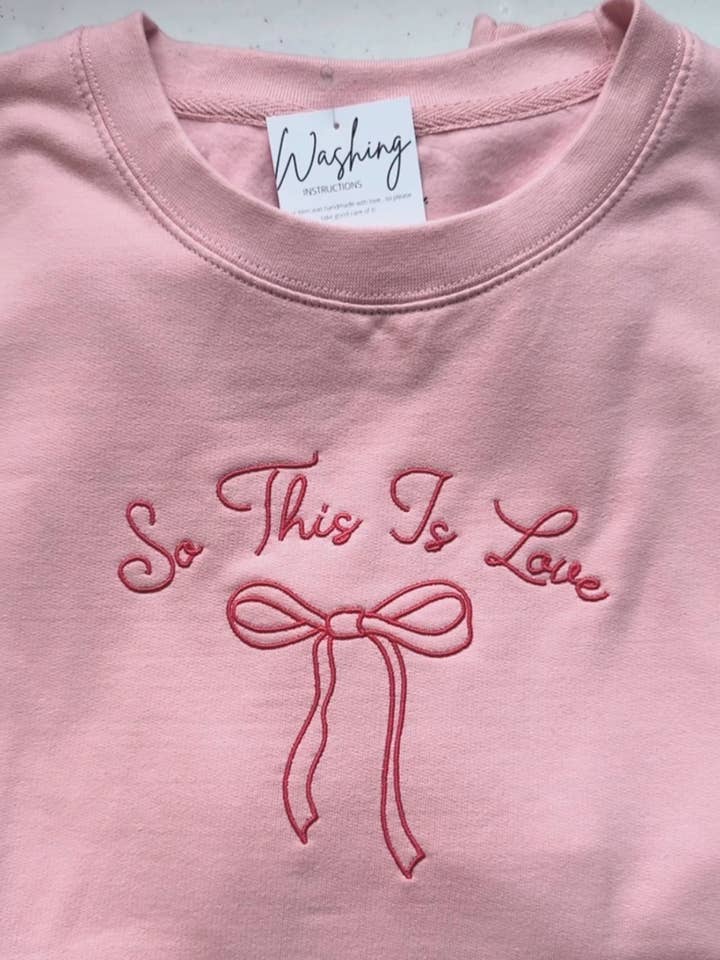 Valentine Crewneck - Alors c'est ça l'amour - Nœud pour la vente par Finny Lou & Co.