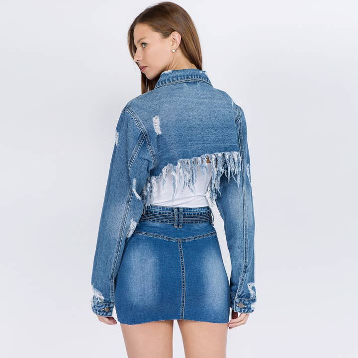 American Bazi – Großhandel Jeansjacke – Damen – BEUNRUHIGTE JEANSJACKE MIT AUSGEFRANSTEM SAUM-RJK36172