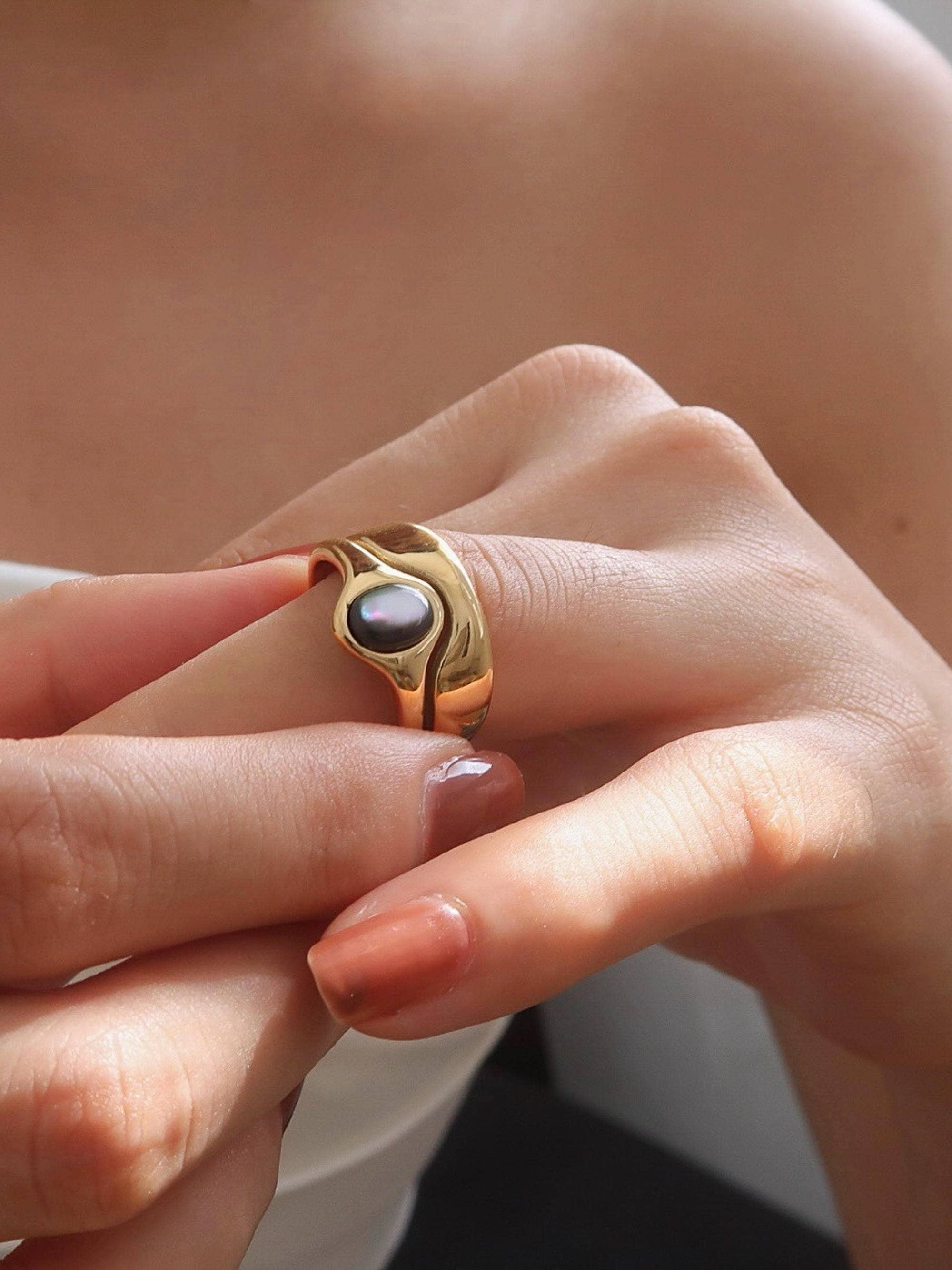 Flânerie by MAIQ - Wholesale Cocktail/Statement Ring - Alouette 18K Gold Non-Tarnish Stone Wave Ring2