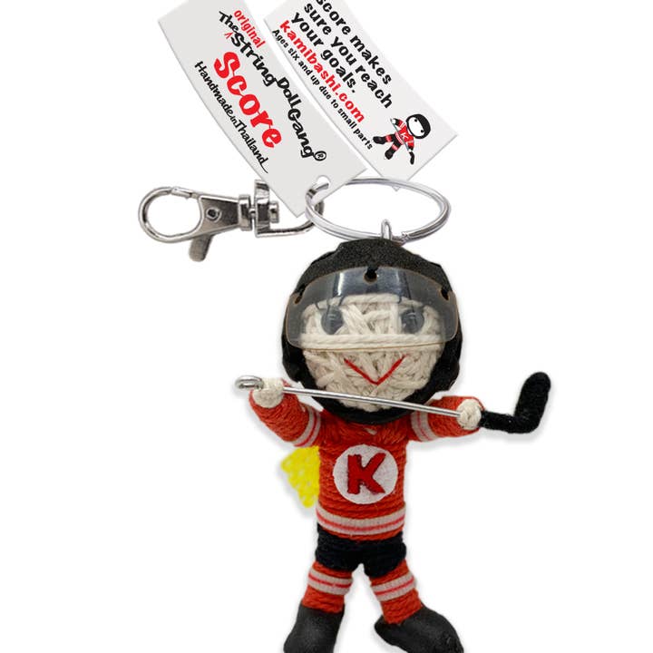 Kamibashi – Großhandel Schlüsselanhänger – Damen – Schlüsselanhänger mit Stringpuppe „Score (Girl) the Hockey Player“1