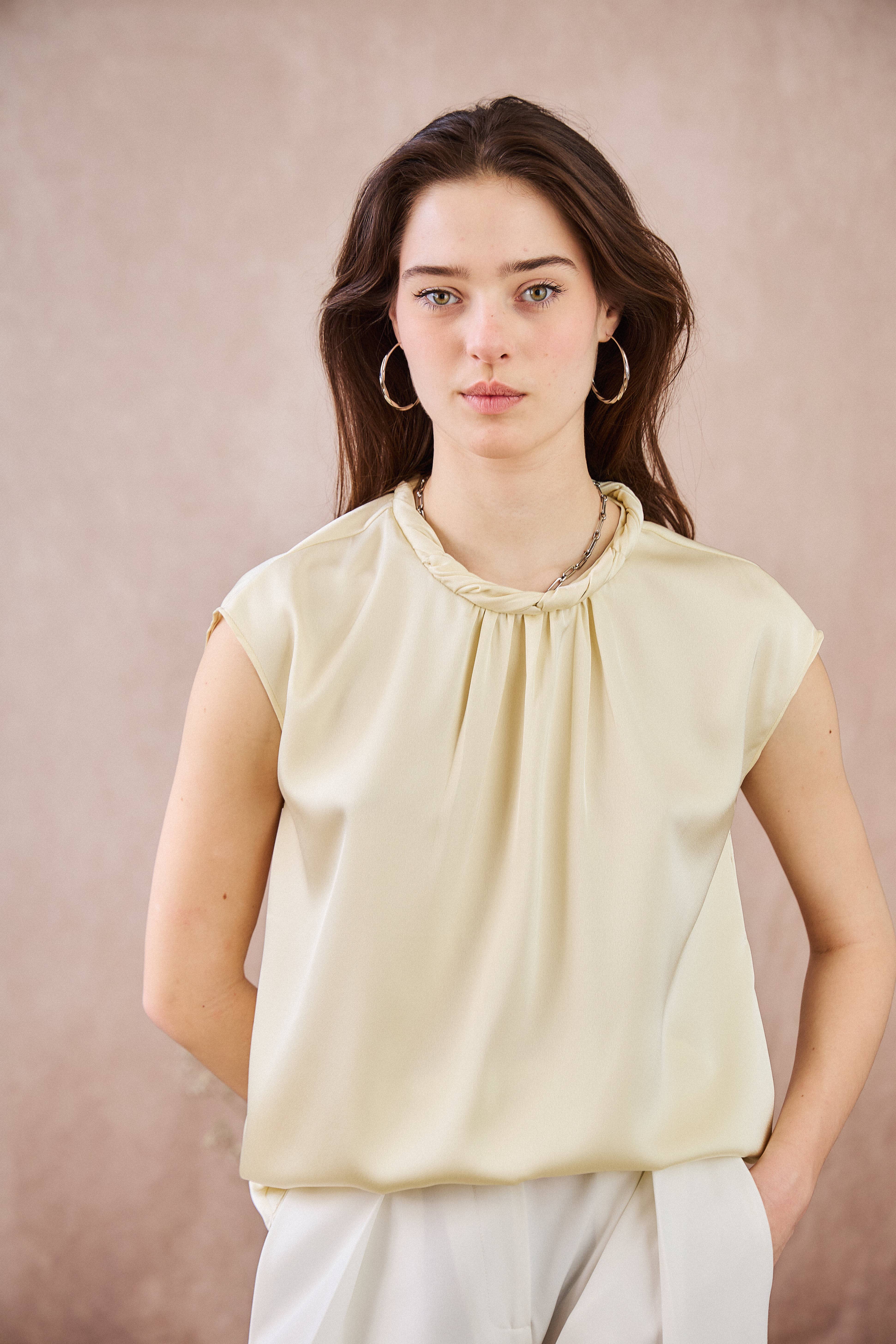 LULUMARY - Wholesale Blouse - Women's - Satin top H161A13