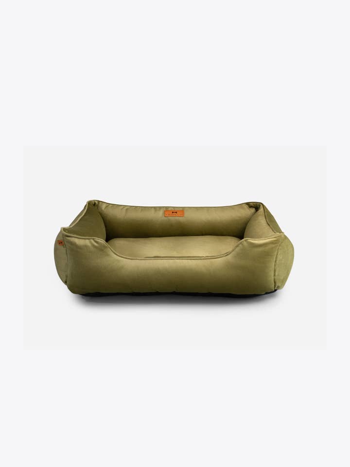Lit pour chien en velours vibrant Olive pour la vente par Chester & Lee