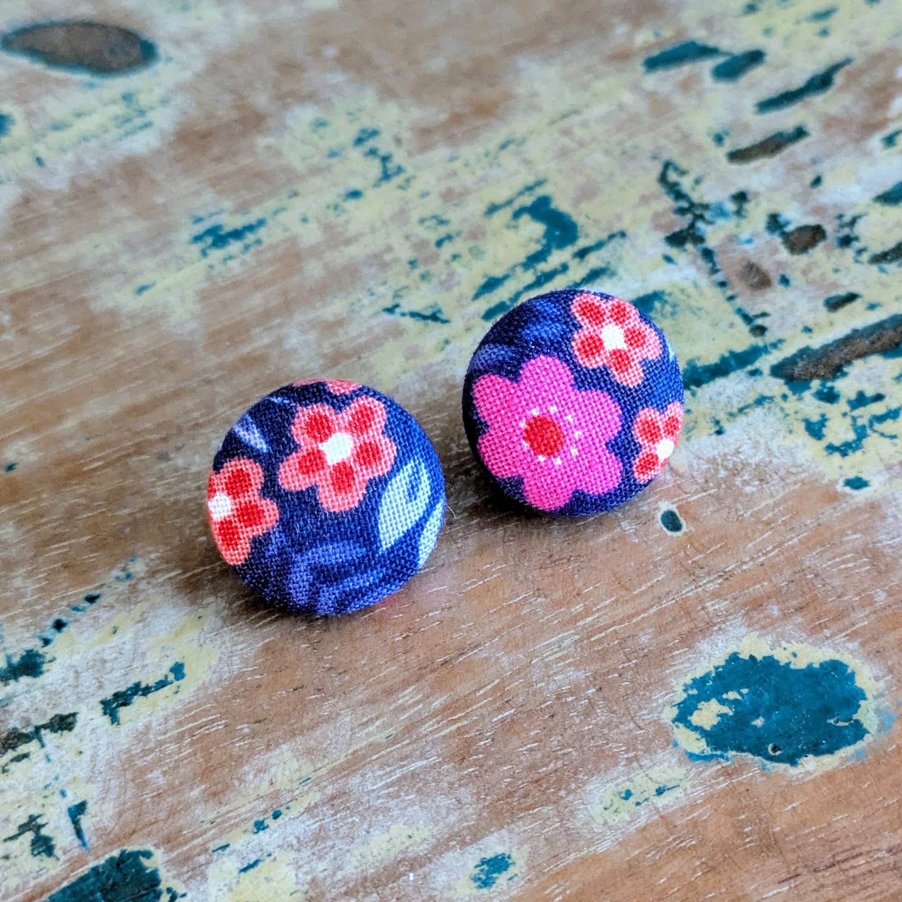 Samantha's Studio - Wholesale Stud/post earrings - Navy Flower Fields Button stud earrings