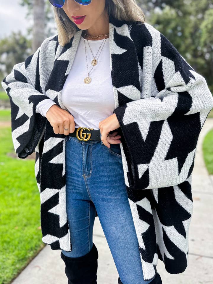 Grand cardigan surdimensionné en maille pied-de-poule luxueux noir pour la vente par AMOLI