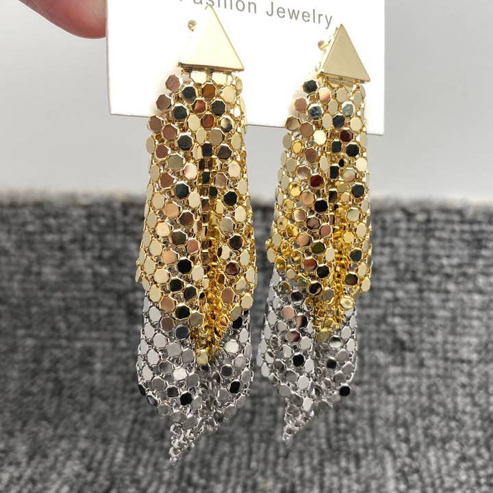 Potohrringe mit Fransen in gemischtem Design mit goldenen und silbernen Pailletten für den Großhandel von Mio Queena