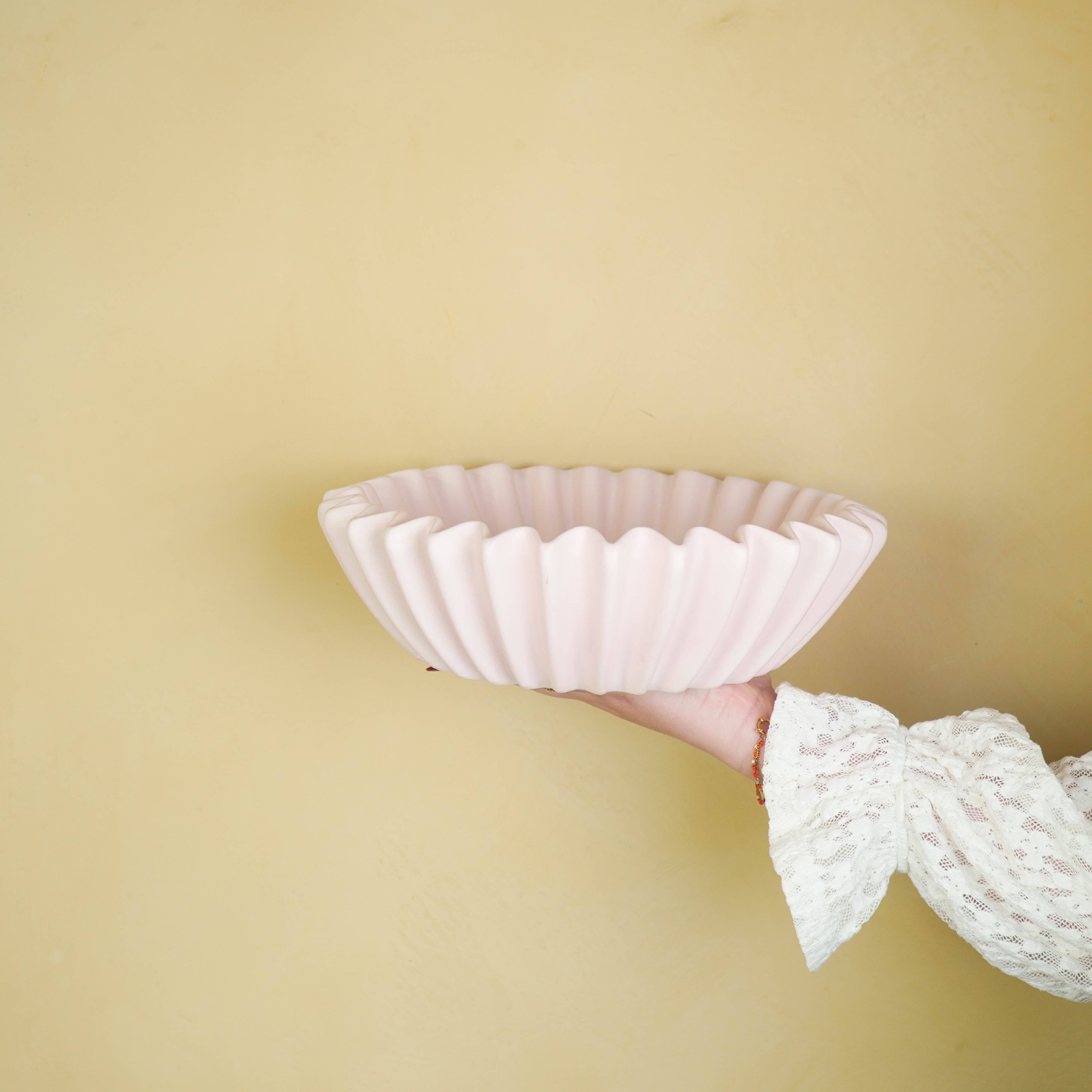 Housevitamin bv - Wholesale Decorative Plate/Dish/Bowl - Bowl- Pleated Bowl - Ceramics- Light Pink- 29,5x29,5x9cm6