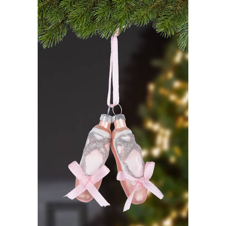 Gilde Handwerk Macrander GmbH & Co. KG - Wholesale Ornament - Glass tree decoration “ballet shoes”1