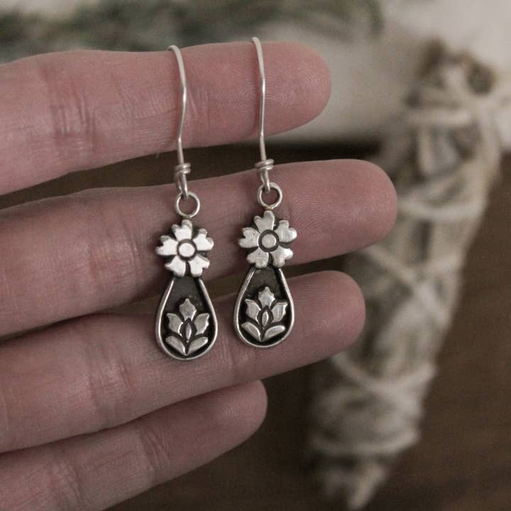 Pendientes Colgantes Florales | Plata de Ley 925 para venta al por mayor de Heather Louise Jewelry