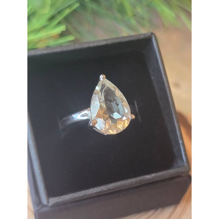 Anillo de prasiolita (amatista verde) de plata de ley - 4,5g - Reino Unido para venta al por mayor de Crystal Cove Minerals