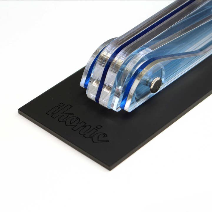 Lucite Platform Small för wholesale av IKONIC