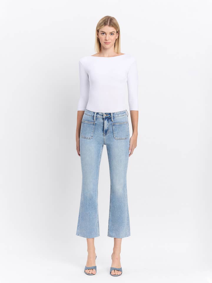 KICK-FLARE-JEANS MIT HOHER TAILLE UND AUFGESETZTER TASCHE T5830 für den Großhandel von VERVET by FLYING MONKEY