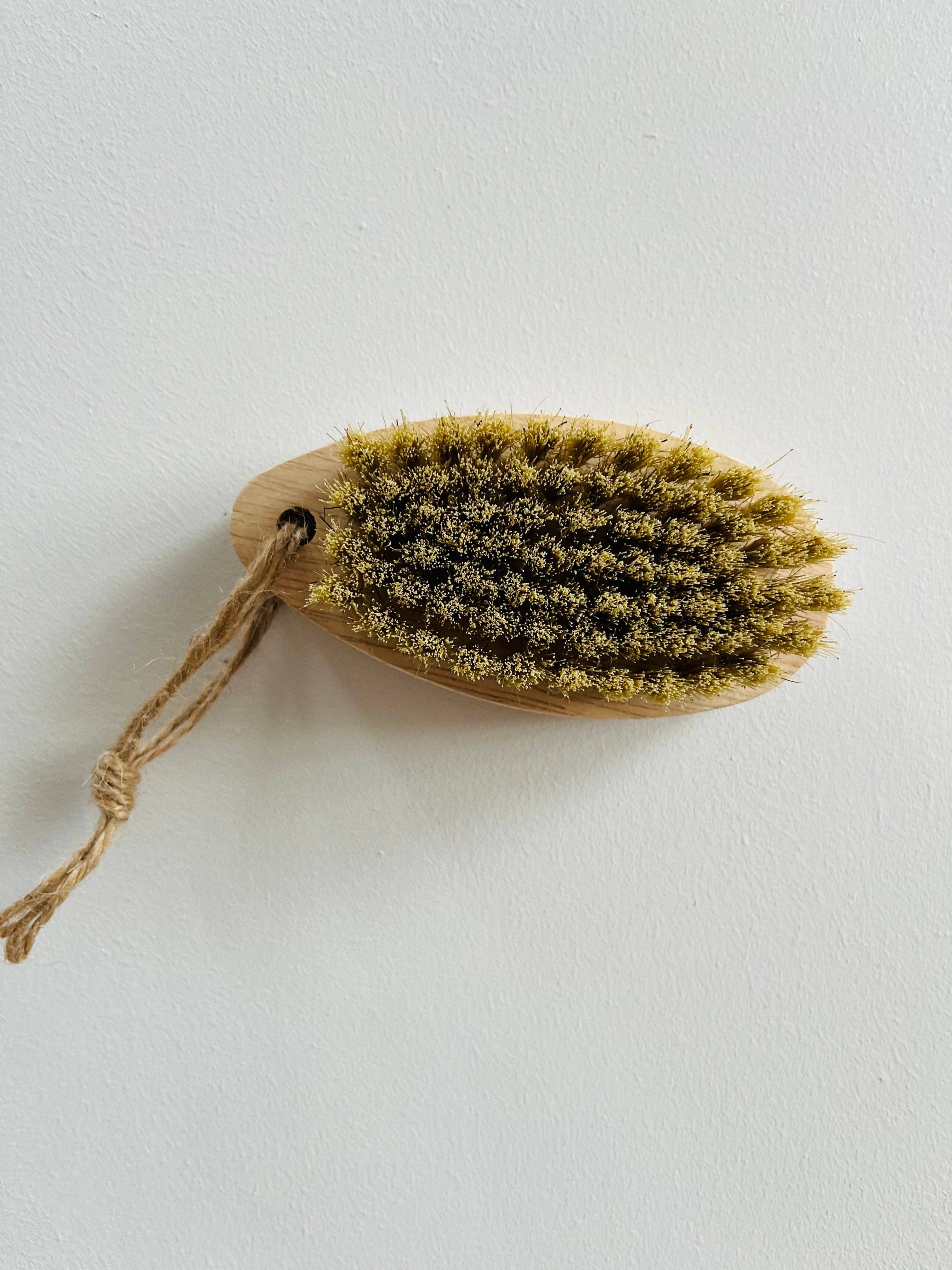 Mama and Tochter - Wholesale Cleaning brush - Bamboo Clothes Brush - Perfect for lint and fibre removal1